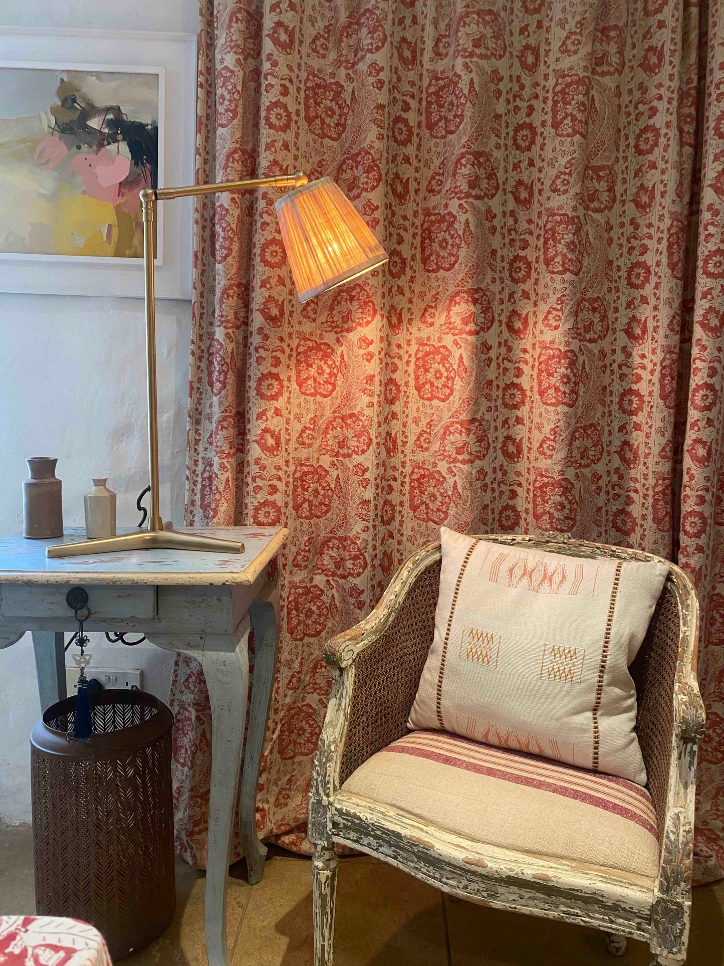 Shanti table lamp lit