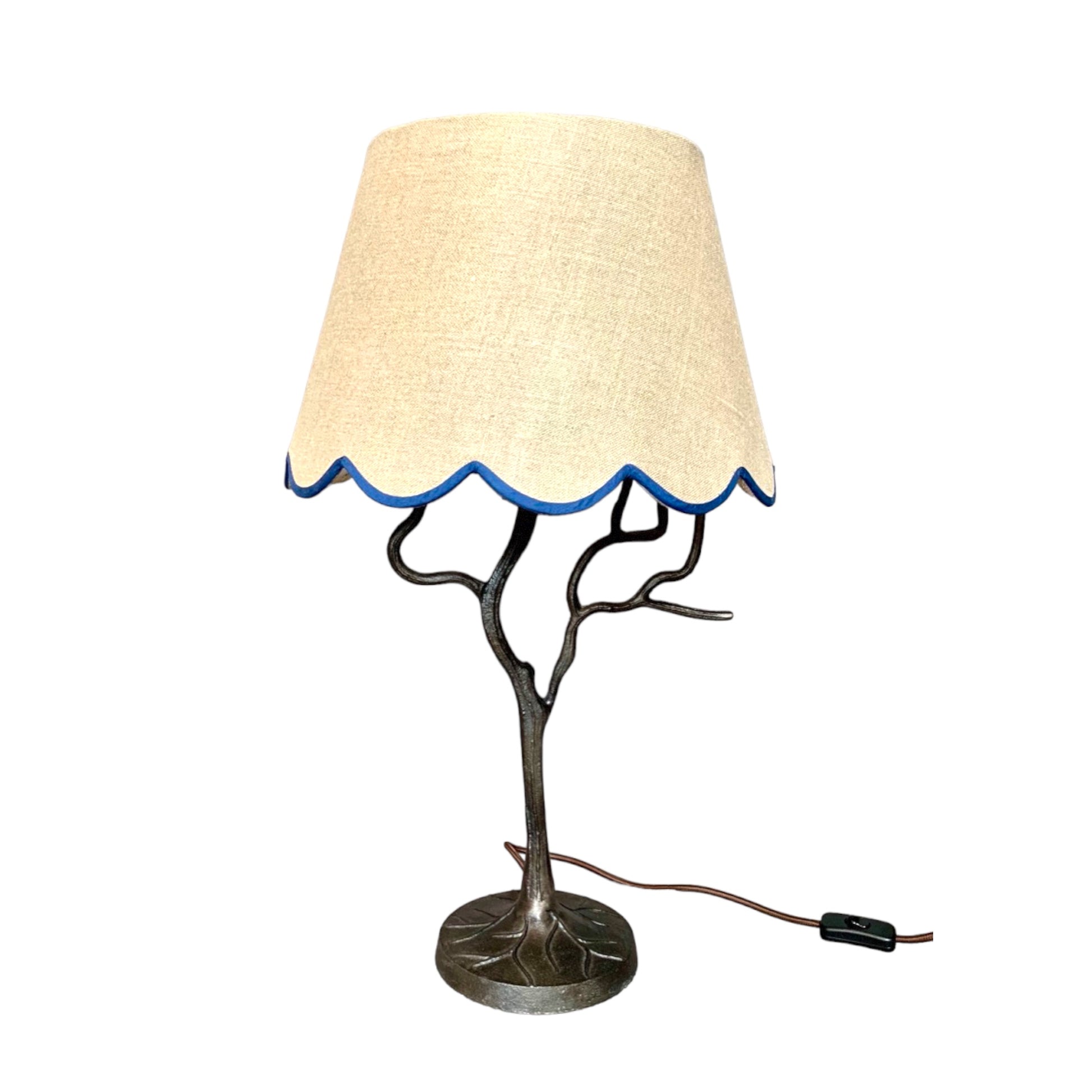 Adita tree lamp with scallop lampshade