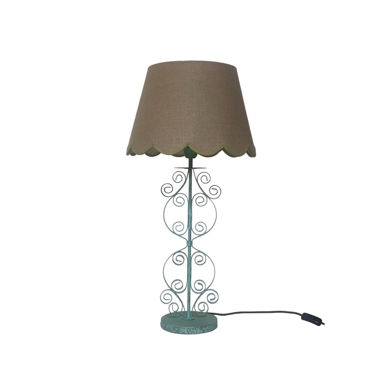 Manali table lamp with scallop lampshade