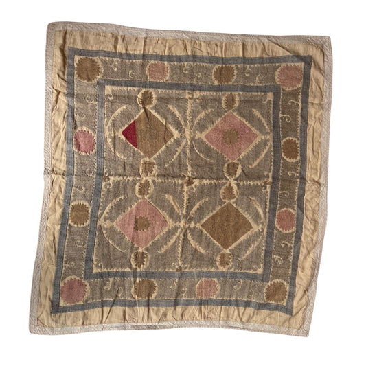 Suzani square with geometric pattern 