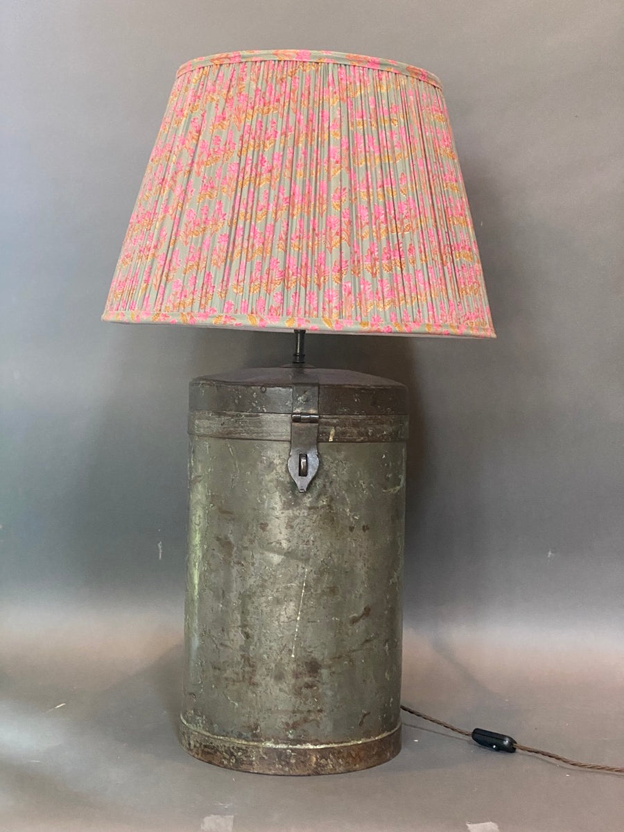Storage urn lampbase